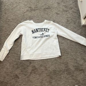 White vineyard vines crewneck